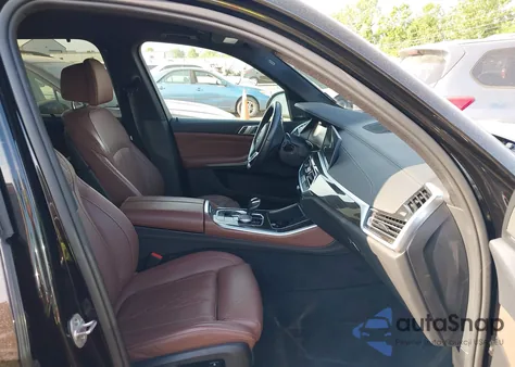 2021 BMW X5 xDrive40I z USA, uszkodzony, nr VIN 5UXCR6C01M9D92409